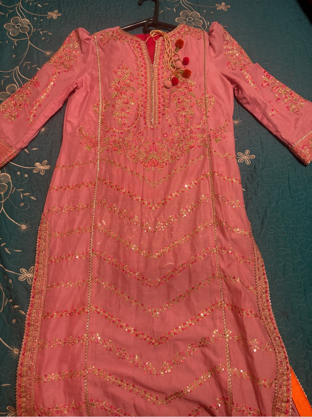 Embroidered Pink Long-Sleeve Women's Dress with Contrasting Dupatta - Picture 10 of 10